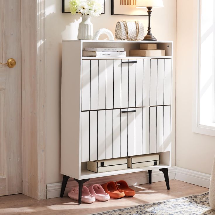 Shoe cabinet